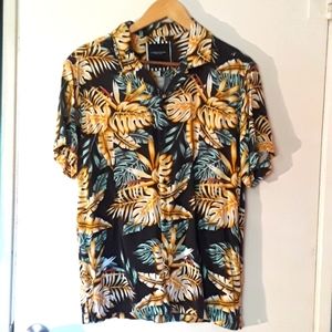 Denim & Flower Men's Button Up Wild Print Gold leaves Size medium